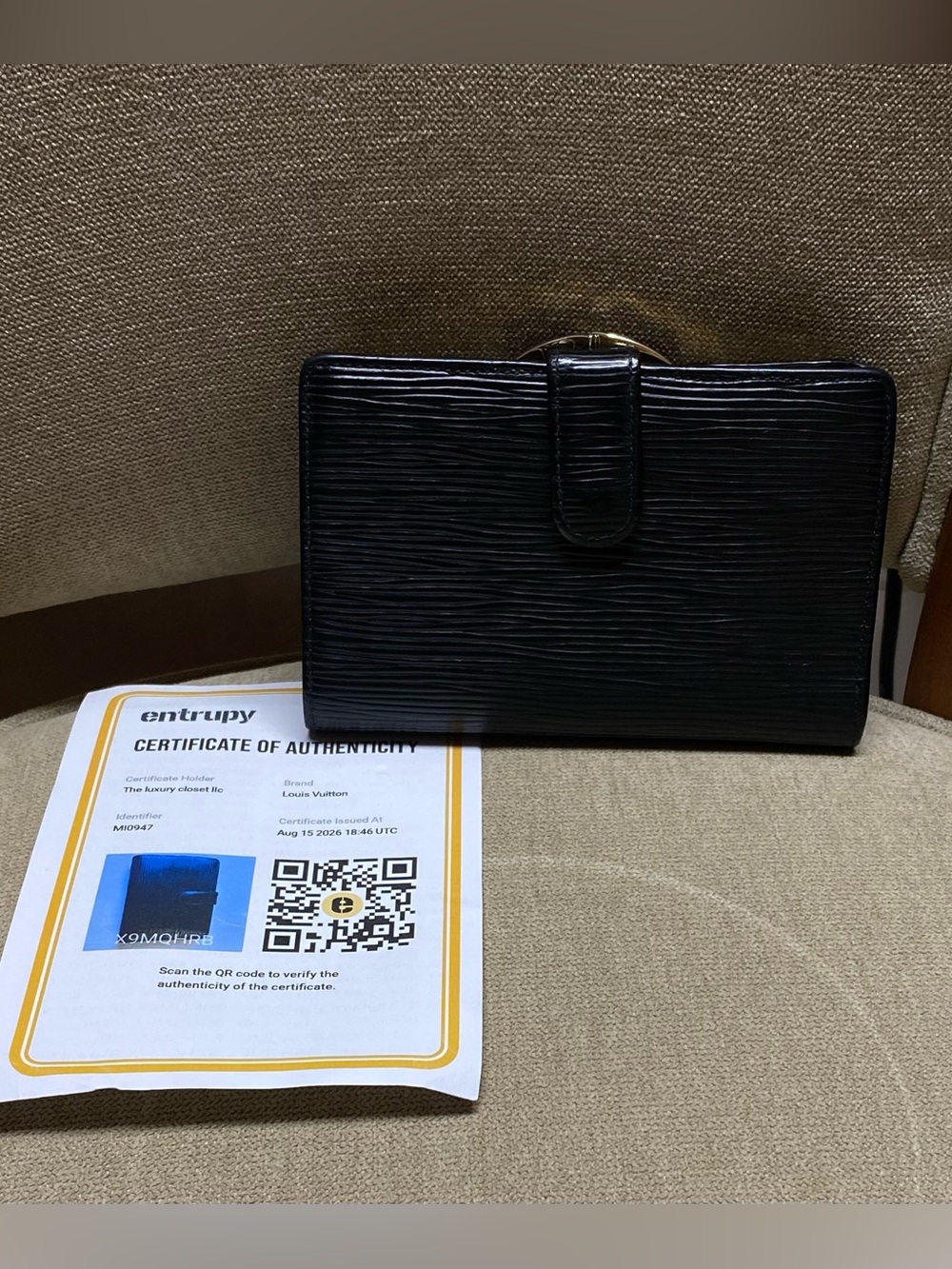 Louis Vuitton Black Epi Vintage Kiss Lock Wallet in Excellent Condition With COA